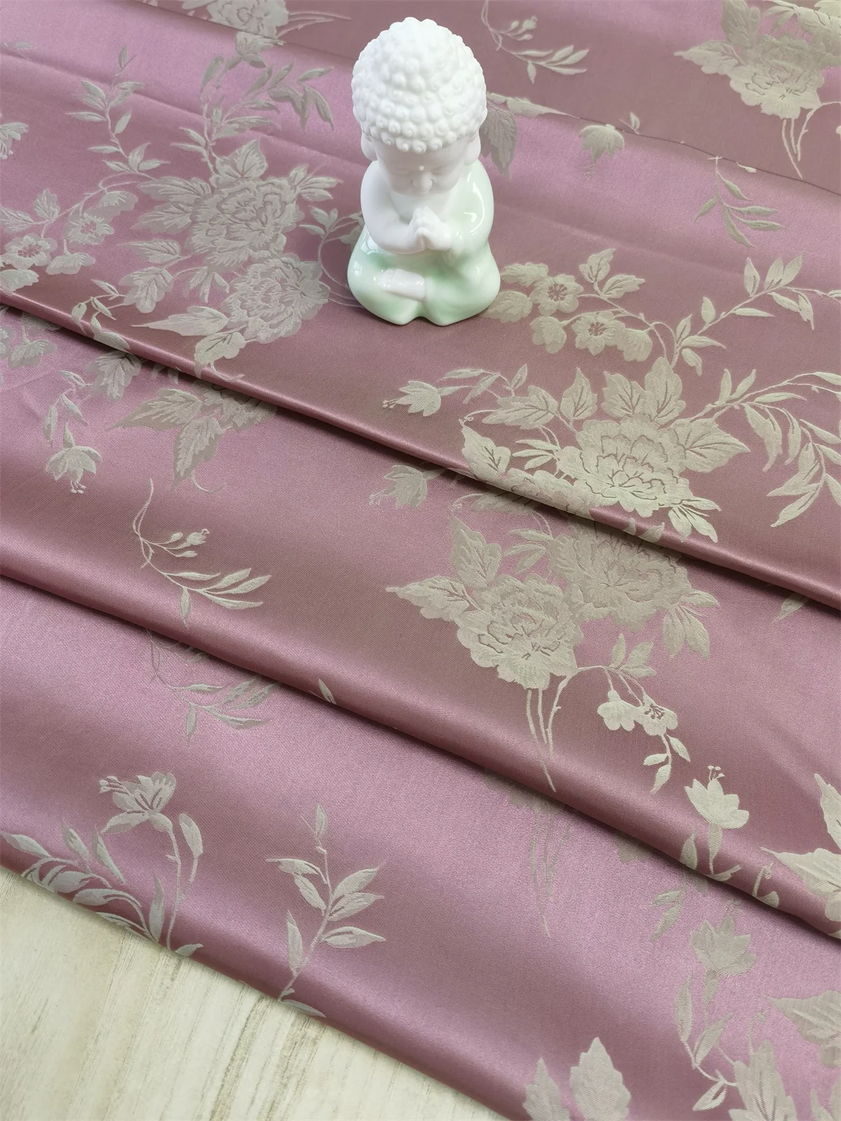 Interwoven Silk Jacquard Fabric Delicate Bean Pink Cheongsam and Dress Lining Fabric