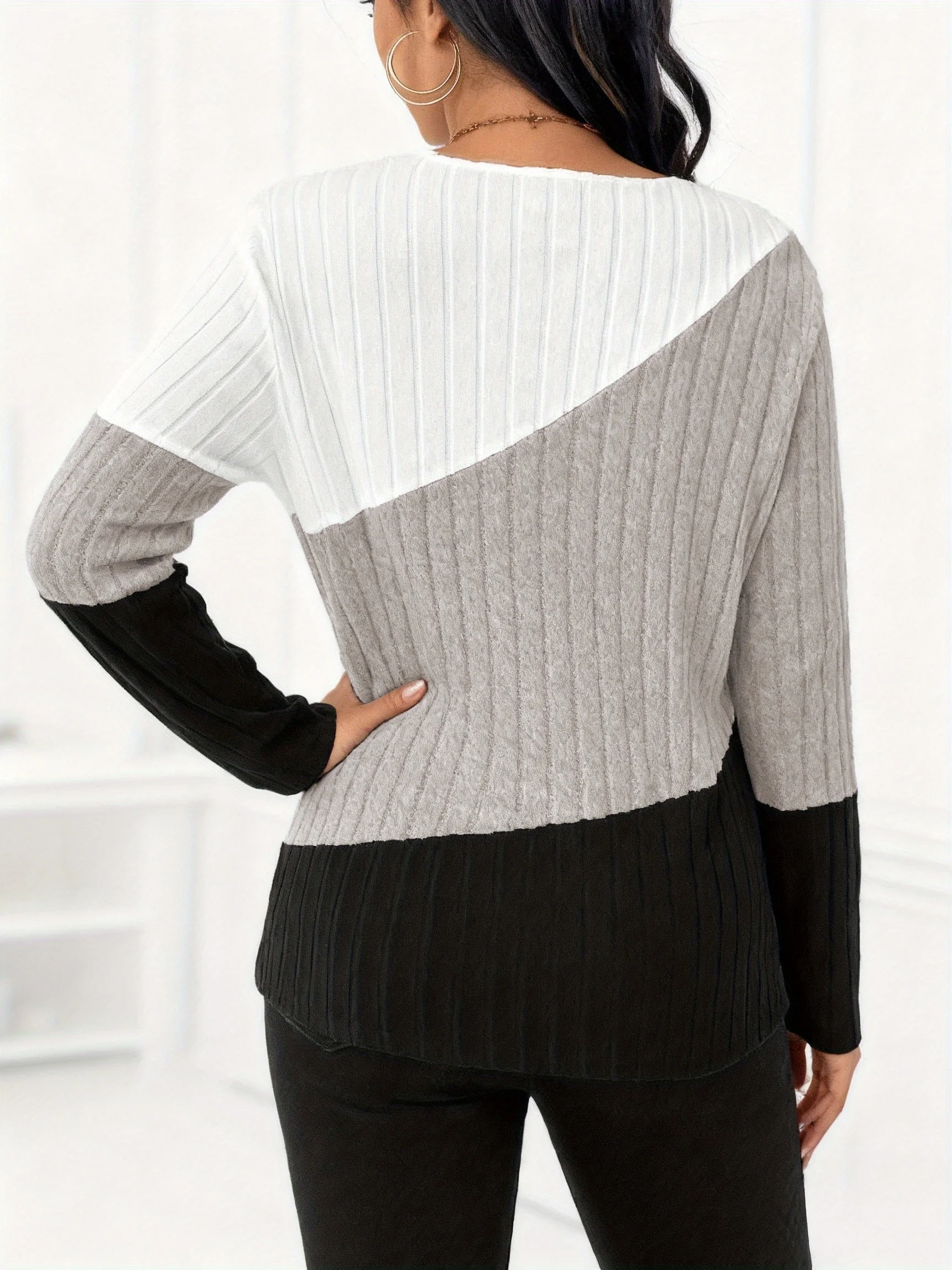 Stilvoller Plus-Size Damen-Pullover mit Farbblock-Design und V-Ausschnitt für gemütlichen Chic – Detail 11