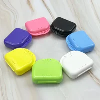 50 Uds caja de almacenamiento para dentadura postiza higiene bucal caja de aparato Dental bandeja para dentadura caja de retenedor de aparatos de ortodoncia Dental agujeros de ventilación