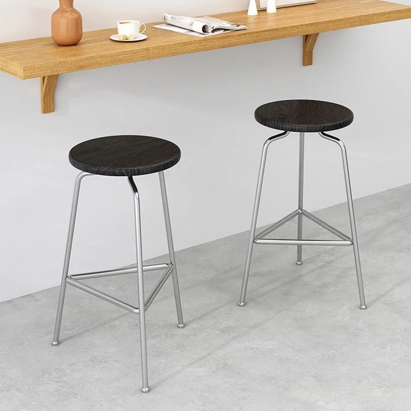 Proste drewniane krzesła barowe z elementami żelaznymi w stylu nordyckim, wysokie krzesło kuchenne, nowoczesne, wielofunkcyjne, luksusowe, artystyczne meble do salonu.