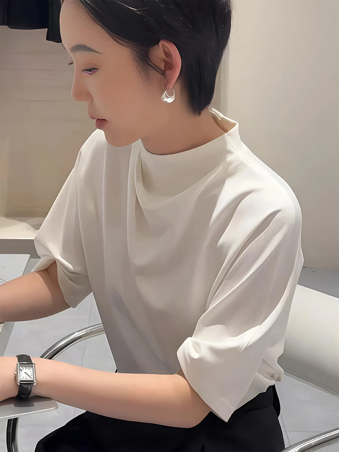 Elegant Stand Collar Loose Fit Short Sleeve Women's Shirt Summer Slimming Top Comfortable Versatile White Shirt for Ladies