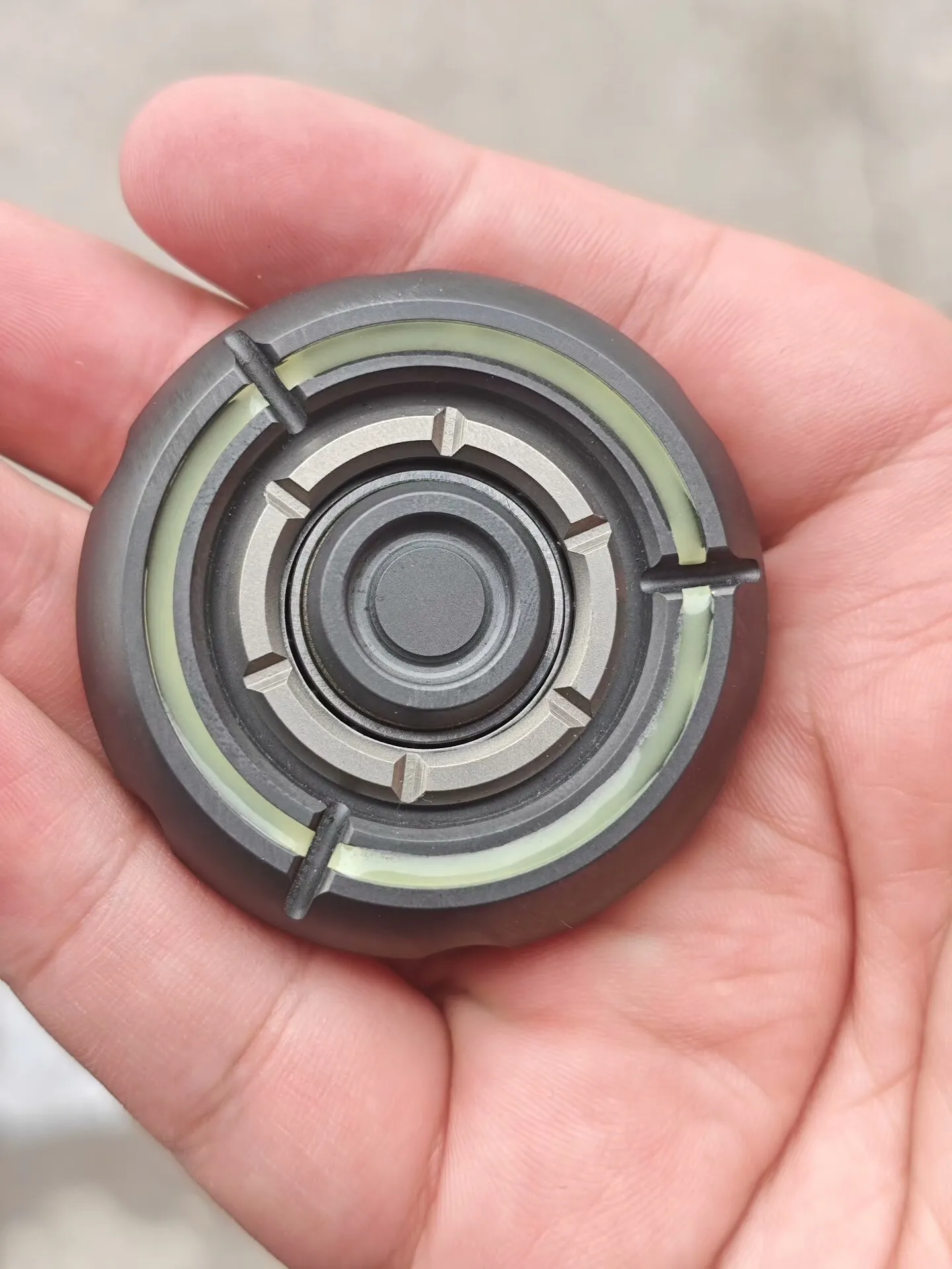 Mackey Core Medal Gyroscope, Zirconium Alloy EDC, decompression toy