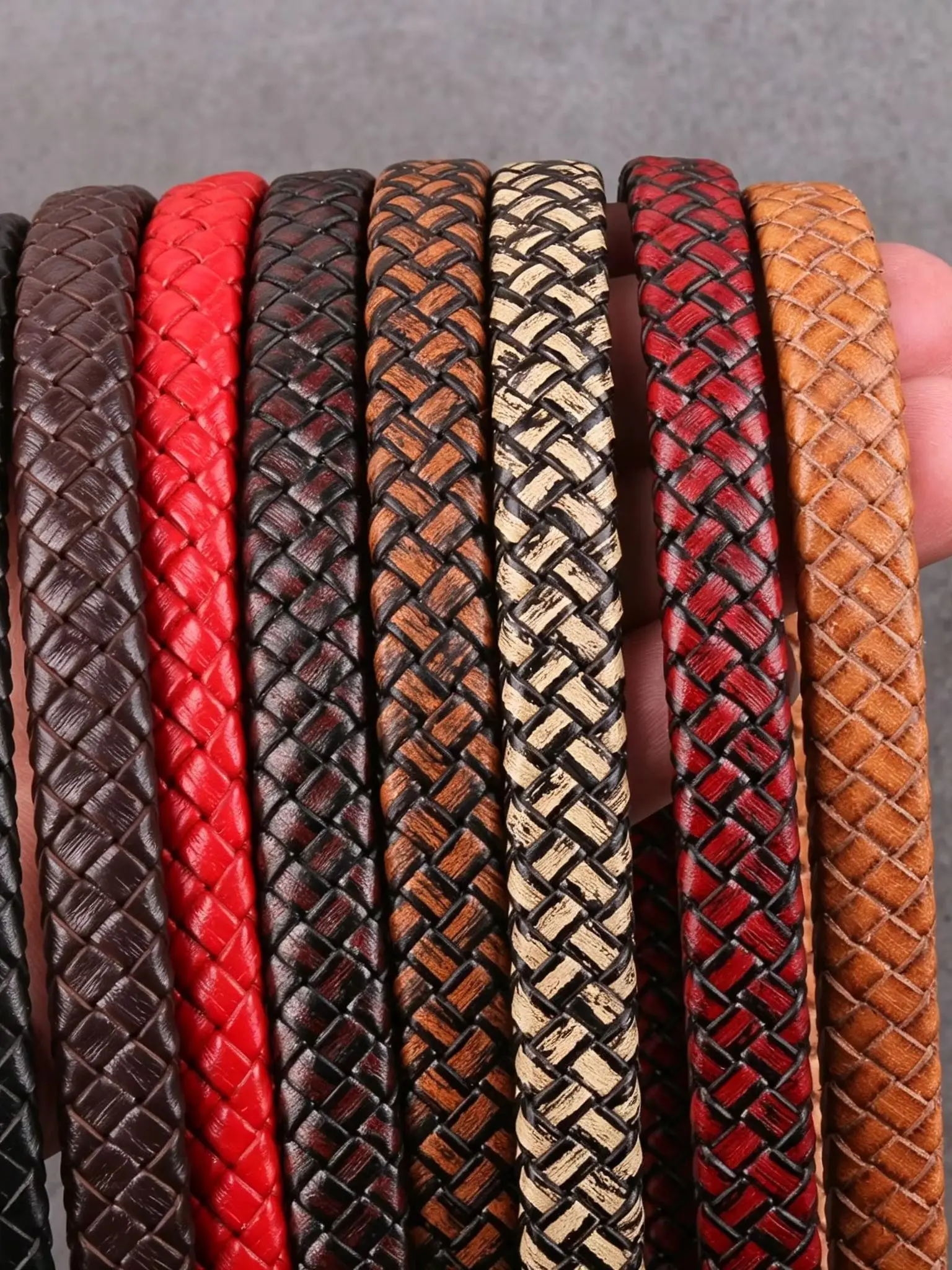 1m Prawdziwy skórzany sznurek pleciony z bydlęcej skóry, płaski skórzany pasek do tworzenia biżuterii DIY, bransoletek, naszyjników, uchwytów do torebek, rzemieślniczy sznurek skórzany. — 2