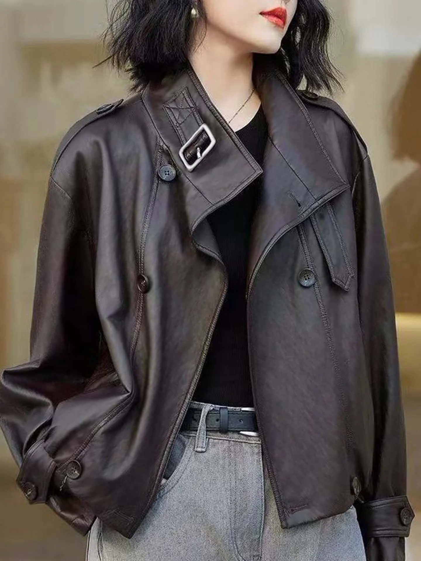 

Американская стильная женская кожаная куртка премиум-класса с воротником-стойкой, свободного кроя, из искусственной кожи, модная, трендовая