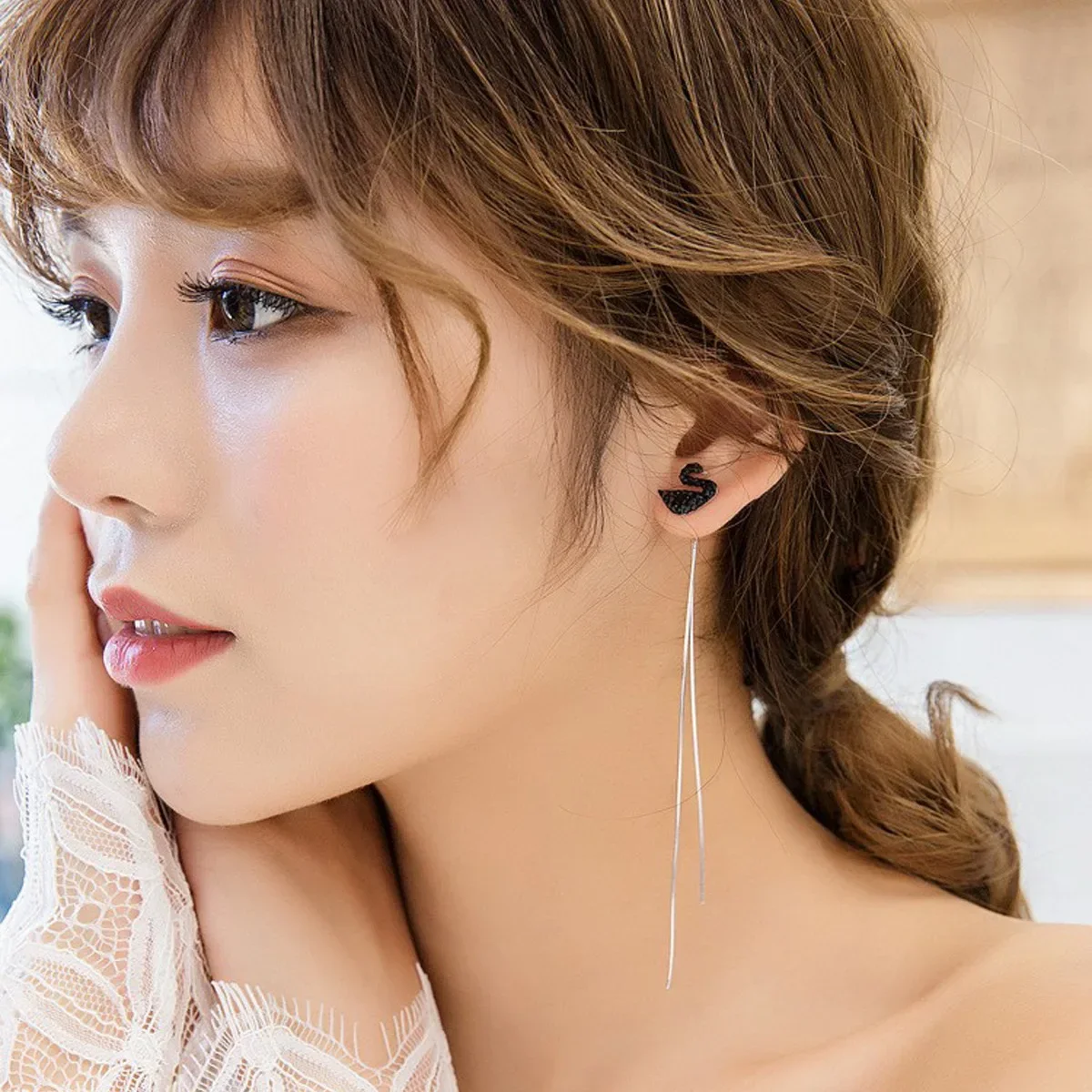 MDL Moissanit1 نمط المتخصصة سنغافورة قذيفة اللؤلؤ الطبيعي سدادات مطلية بالذهب شرابة البجعة السوداء مزاجه الفضة دبوس أقراط