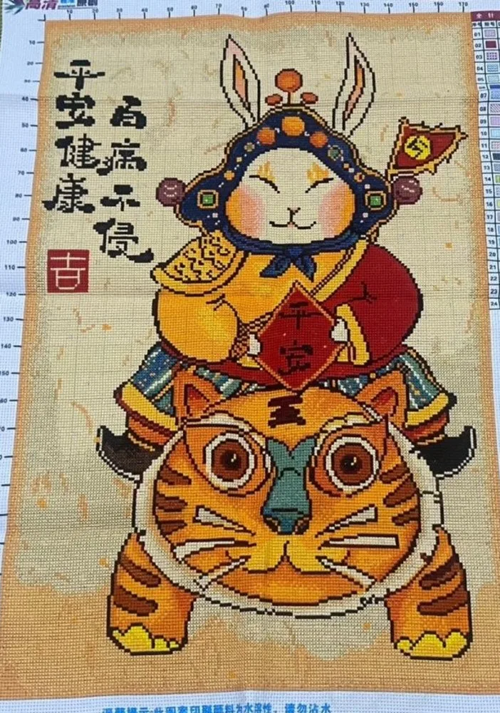 (Finished product) Pure handmade cross stitch finished product: Qihu Tuye vertical plate full embroidered entrance 56 * 81cm