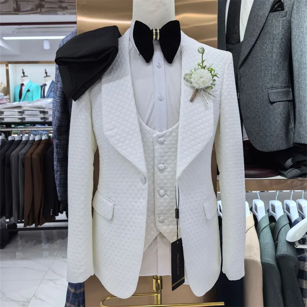 

Fashion White Plaid Mens Suits Wedding Shawl Lapel Formal Tuxedos For Prom Groomsmen Suits 3 Piece Sets (Blazer+Vest+Pants)