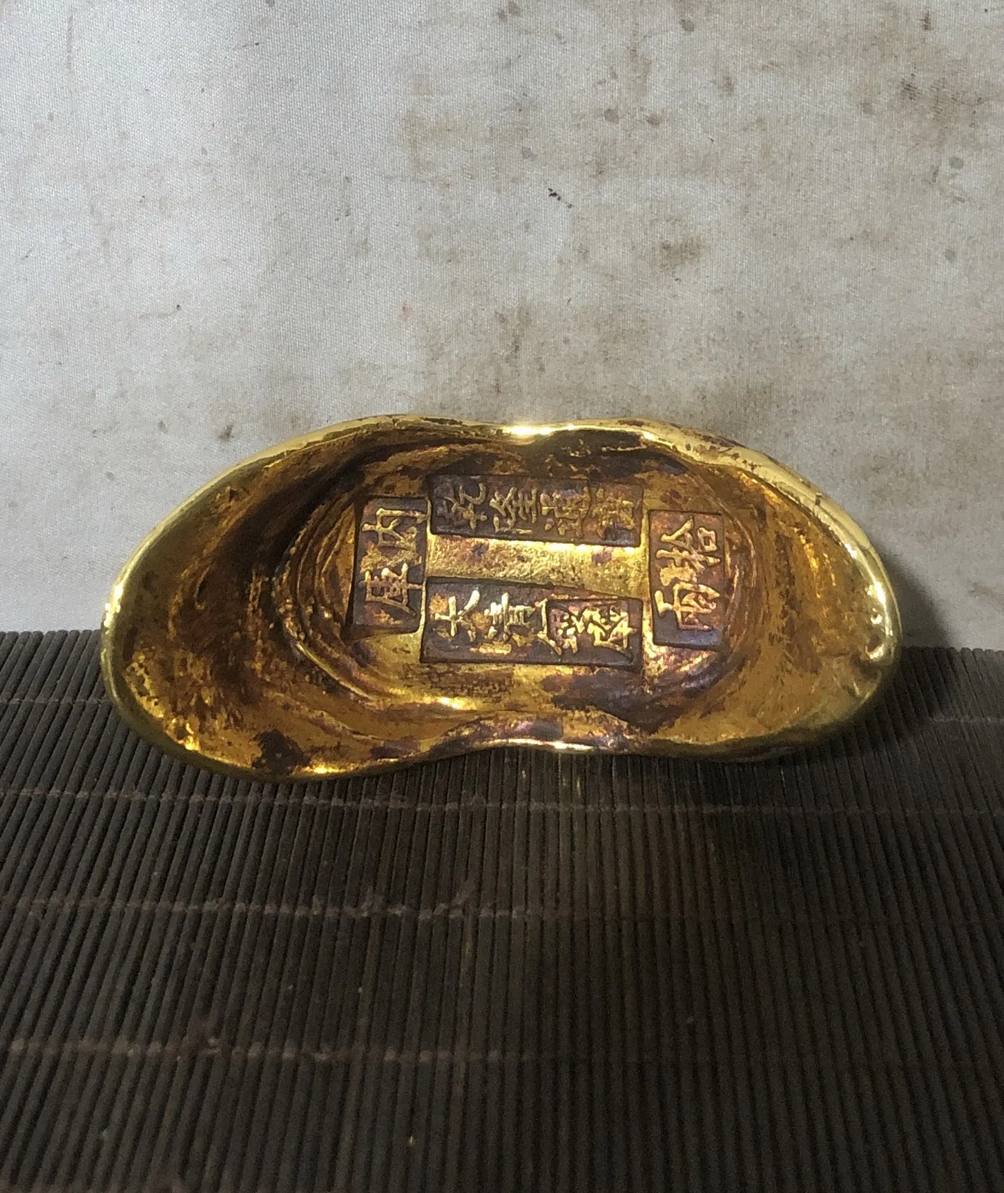 Solid Gilded Qing Qianlong Tongbao Foot Gold Pick Two Yuanbao Desktop Ornament