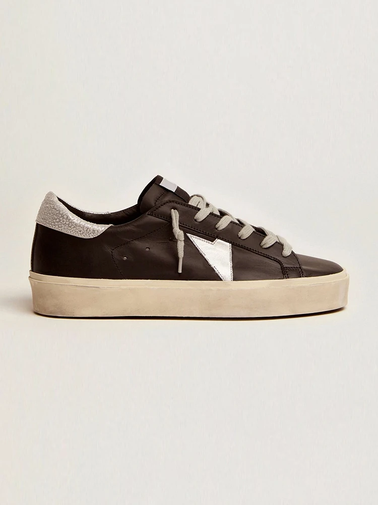 Chaussures de basket usagées avec amortissement pour l'absorption des chocs