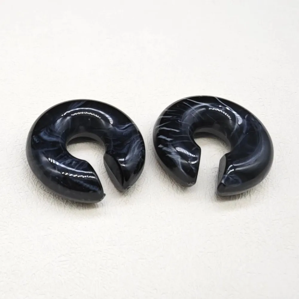 Boho Acrylic Ear Clip Earrings Resin Jelly Color C Shape Ear Cuff Lightweight Smooth No Piercing Earrings Women