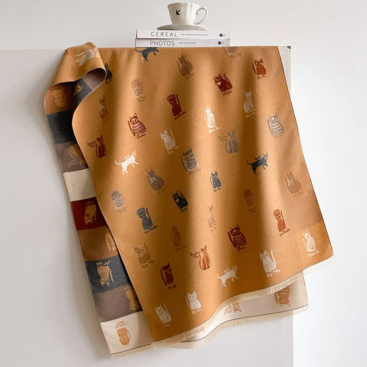 Daily Wear Warm Cashmere Feel Cartoon Cat Scarf Women Skin‑Friendly Fabric Elegant Shopping Office Commute Neck Wrap Shawl