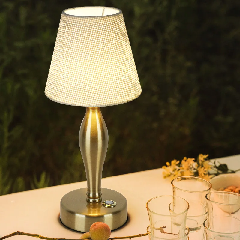 

American Retro Desk Lamp Bedroom Bedside Lamp Modern Simple Living Room Desktop Atmosphere Bedside Lamp Living Room Warm