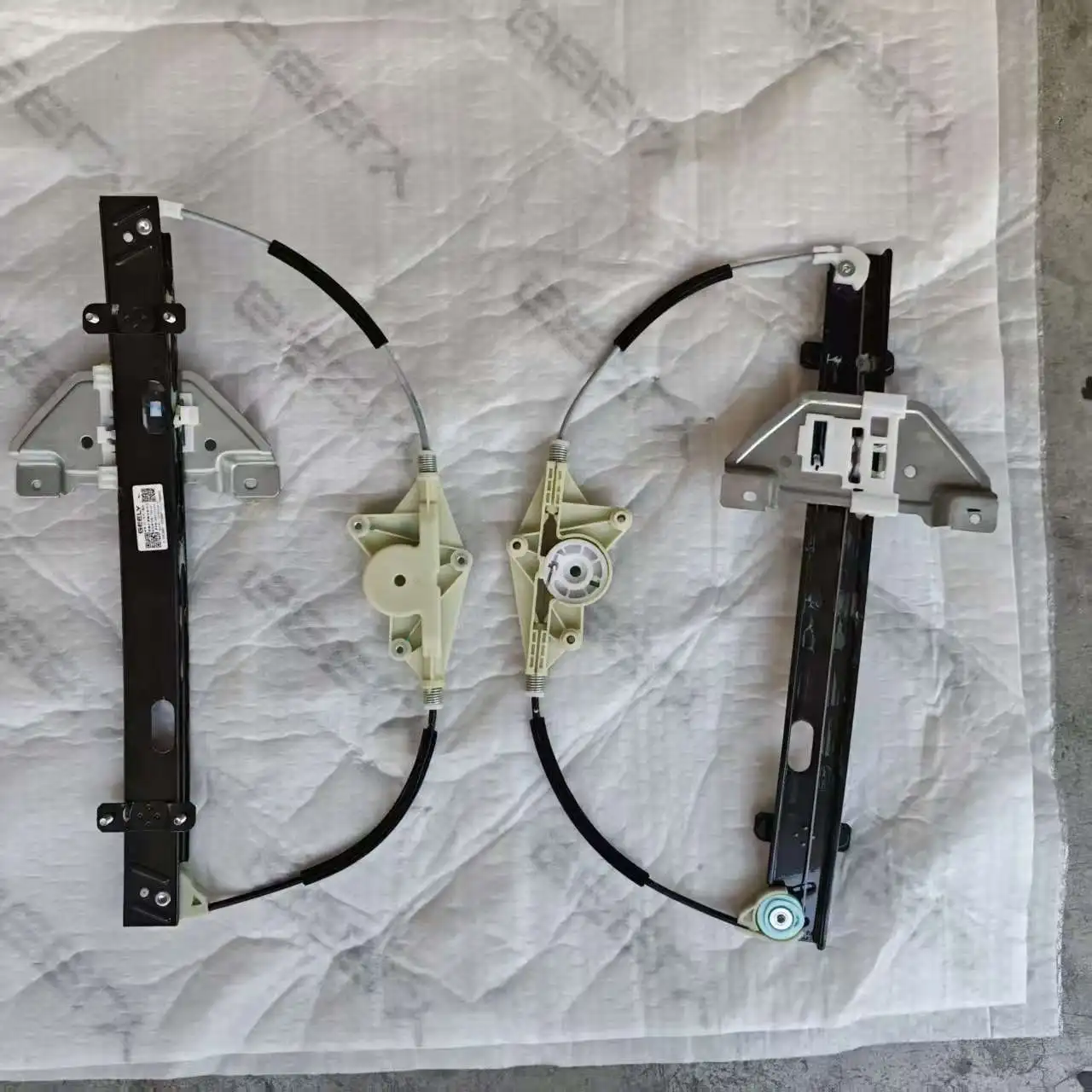 Auto Spare Parts Door Glass Lifting Bracket Window Regulator Bracket