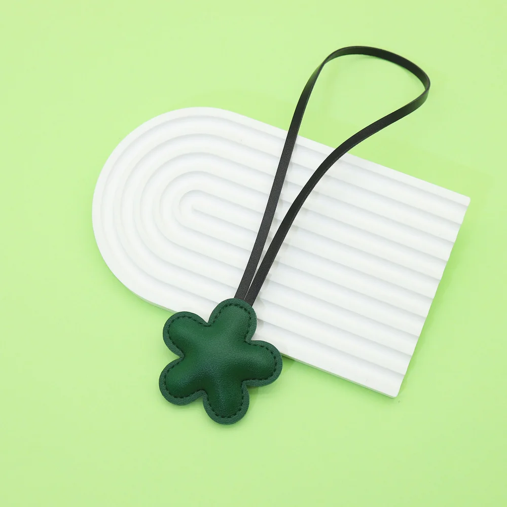 

Flower Keychain Car Pendant Keychain Cute Bag Charm Wear-Resistant Love Leather Bag Pendant For Car Keys School Office