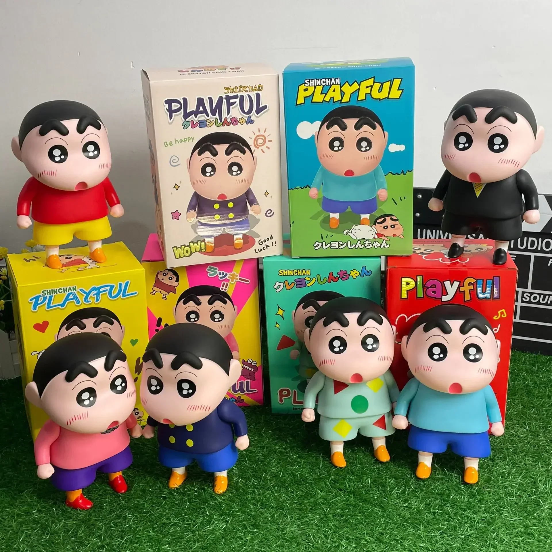 23cm kredka Shin-chan Nohara Shinnosuke figurki Anime kolorowe pudełko w magazynie modne ozdoby lalka Model winylu zabawki kolekcjonerskie prezent