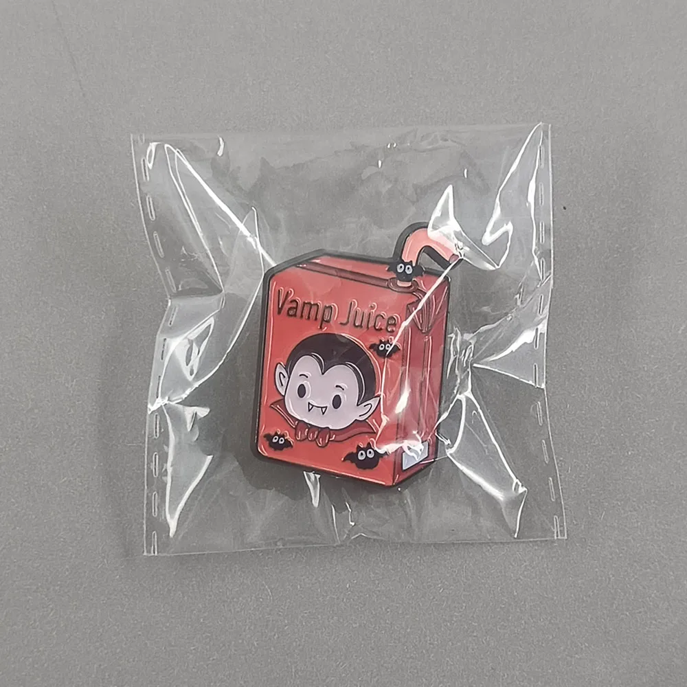 Niedliche Vampir-Emaille-Pin, Vamp-Saftbox-Brosche, lustiges Cartoon-Fledermaus-Revers-Abzeichen, gruseliger Gothic-Schmuck, Halloween-Geschenk für Freunde – Detail 12