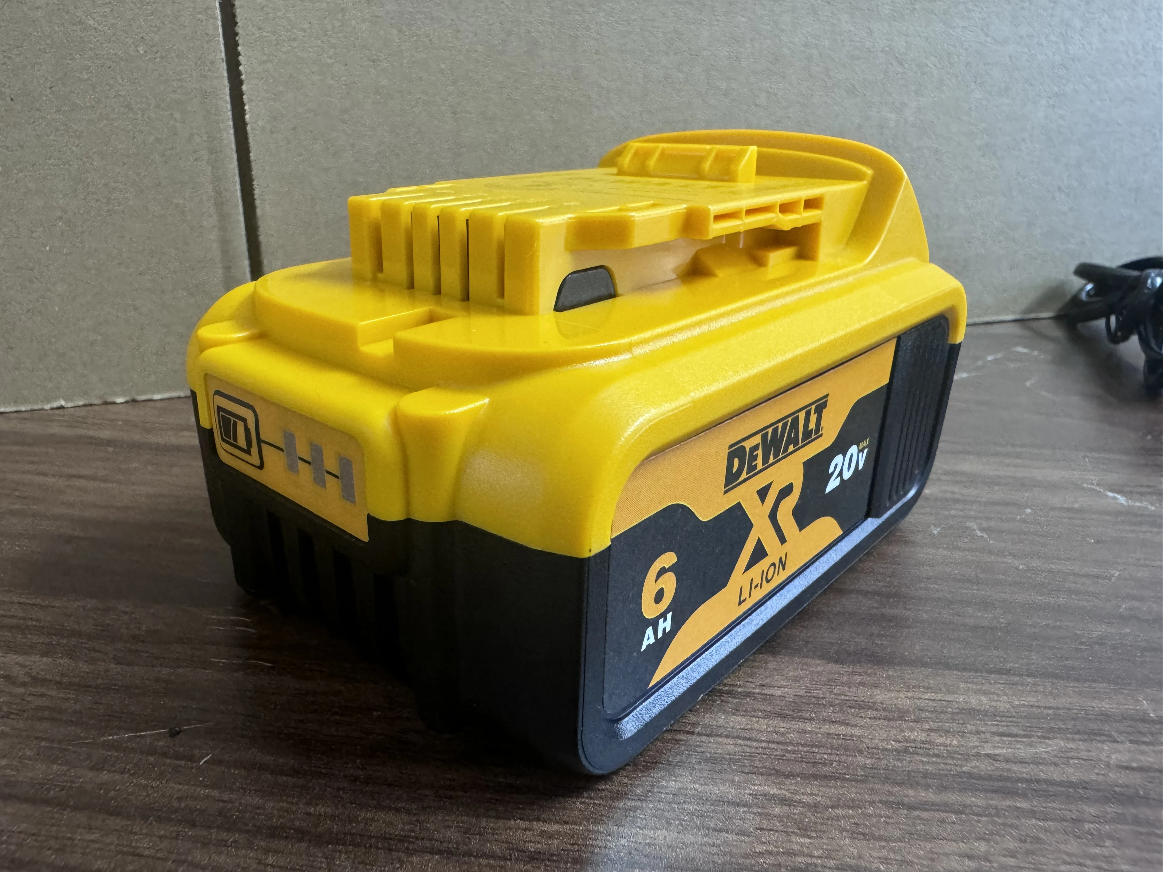 

Зарядное устройство 6 Ач DCB609 литий-ионный аккумулятор 18 В 20 В, подходит для DEWALT DCB206 DCB609 DCB184 DCB200, официально авторизованный DeWei