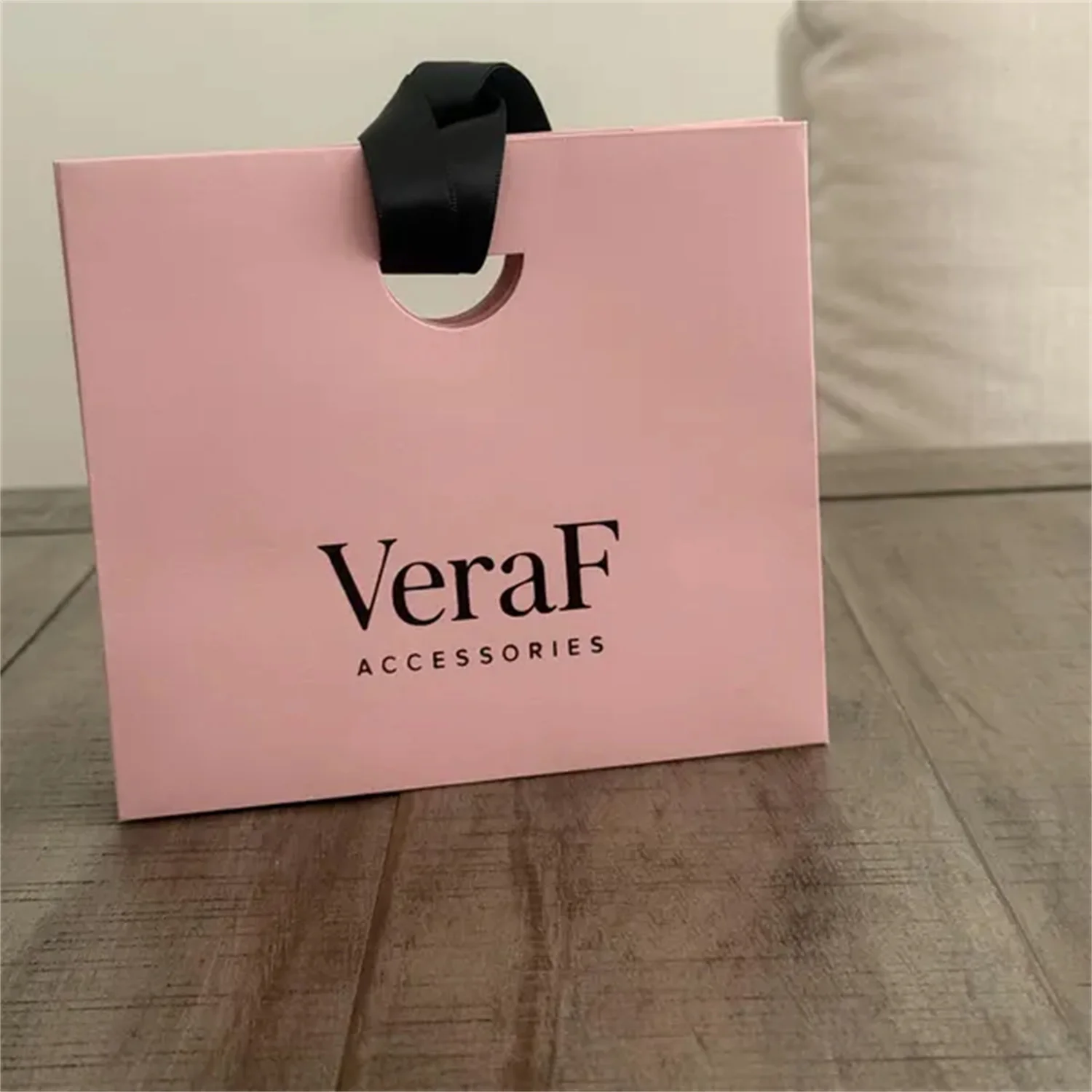 50 قطعة بو الجلود فو مخصص أكياس تغليف المجوهرات أكياس المفاجئة شعار مخصص أكياس المغلف ستوكات رفرف حقائب جلدية تنقش لو