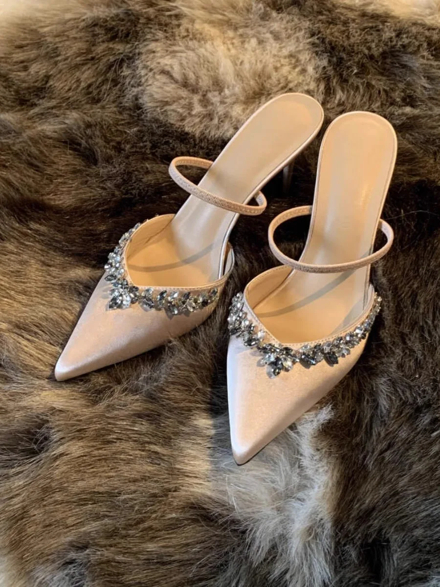 Chaîne en argent cristal femmes pantoufles ceinture sangle couverture bout pointu Sexy mince Super haut talon Chic sandales solide sans lacet dame chaussures