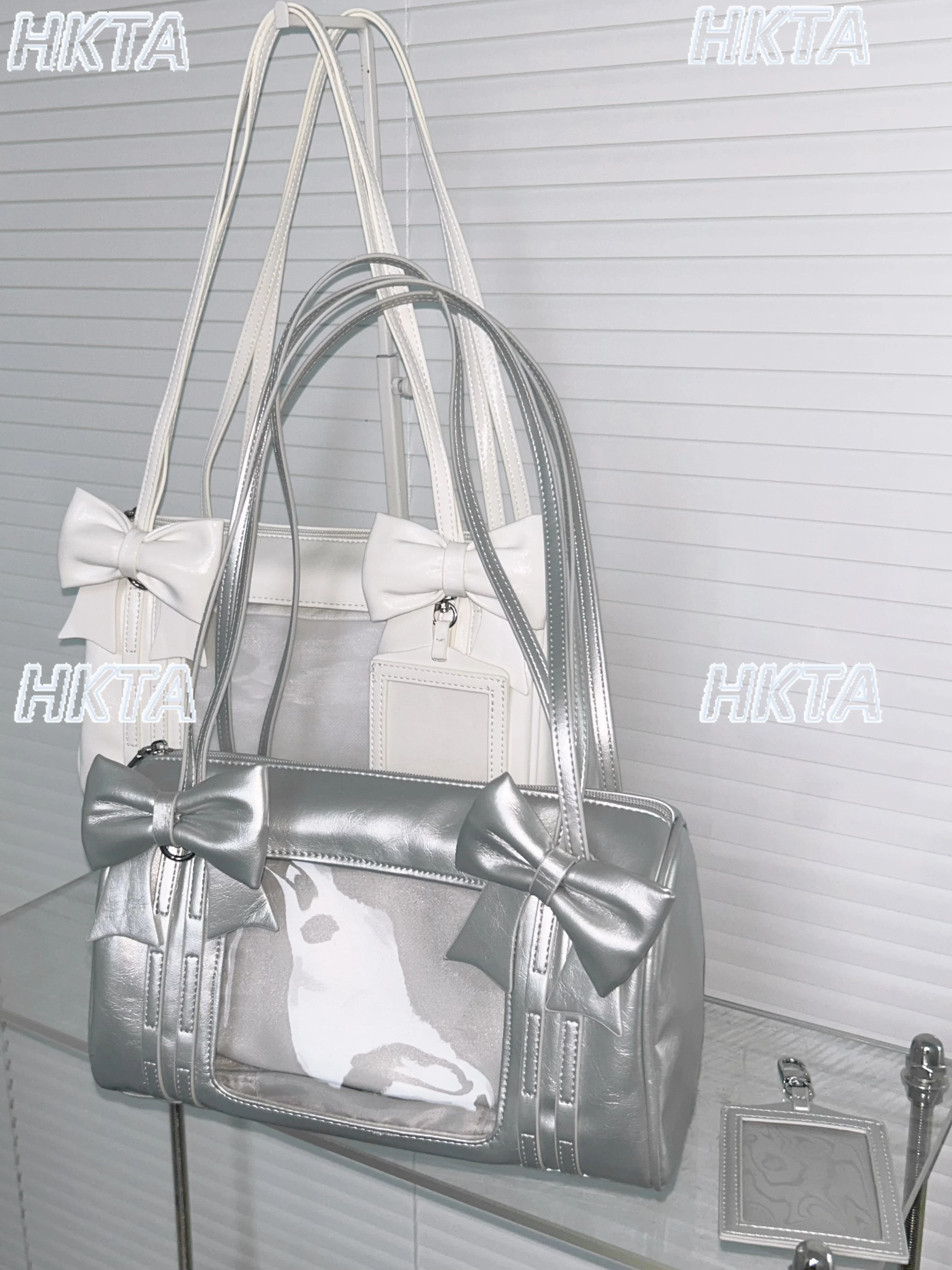 กระเป๋าโท้ทสไตล์โลลิต้าญี่ปุ่นสำหรับผู้หญิง ฤดูใบไม้ร่วง ใหม่ น่ารัก คาวาอี้ โบว์สองมิติ ซิปสีดำ กระเป๋าเป้สะพายหลัง กระเป๋าเด็ก กระเป๋าผู้หญิง