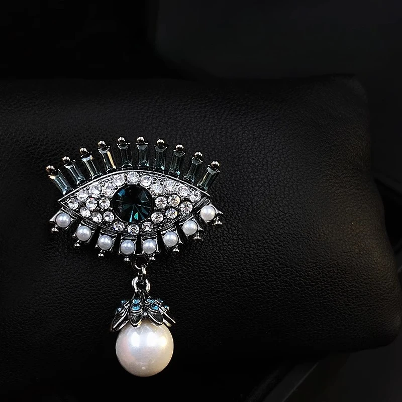 الراقية خمر الشيطان العين شرابة بروش رائعة العين دبوس للنساء بدلة أنيقة اكسسوارات اللؤلؤ مجوهرات هدايا الحفلات 825