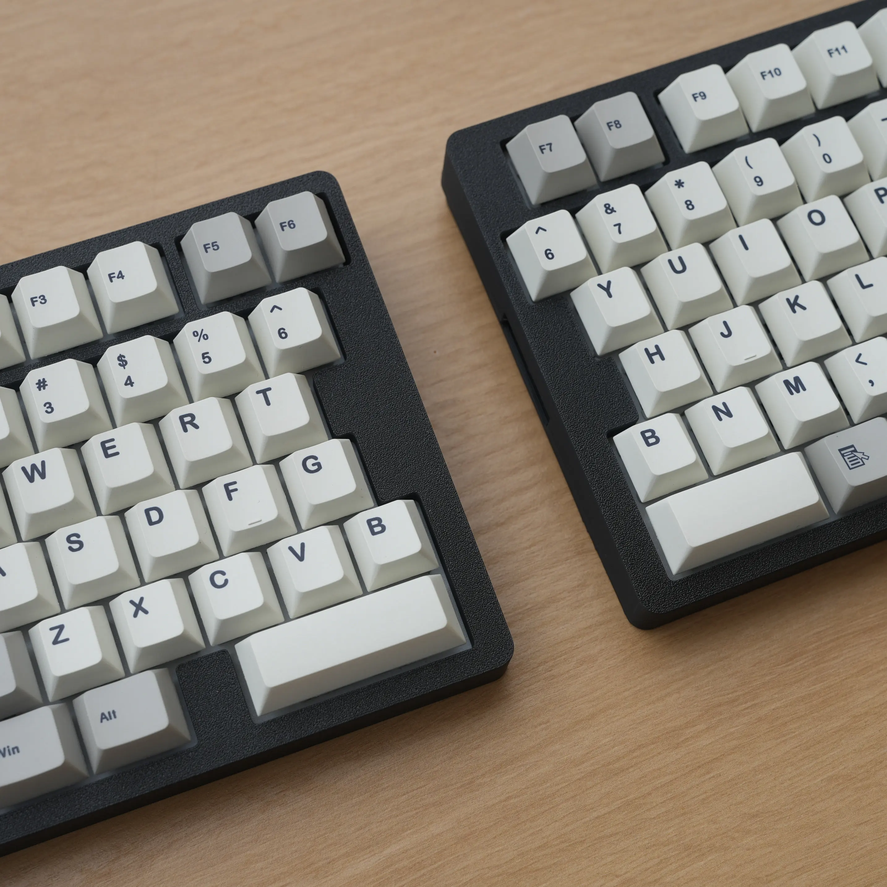 2.4g wireless 84 keys split keyboard hotswap VIAL mechanical keyboard with PBT keycap Cherry profile