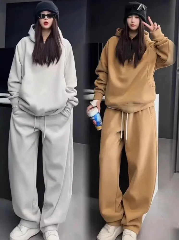 

Зимний новый комплект из двух предметов: толстовка с начесом и свободные повседневные брюки-бананы на резинке из смесового хлопка для молодежи...