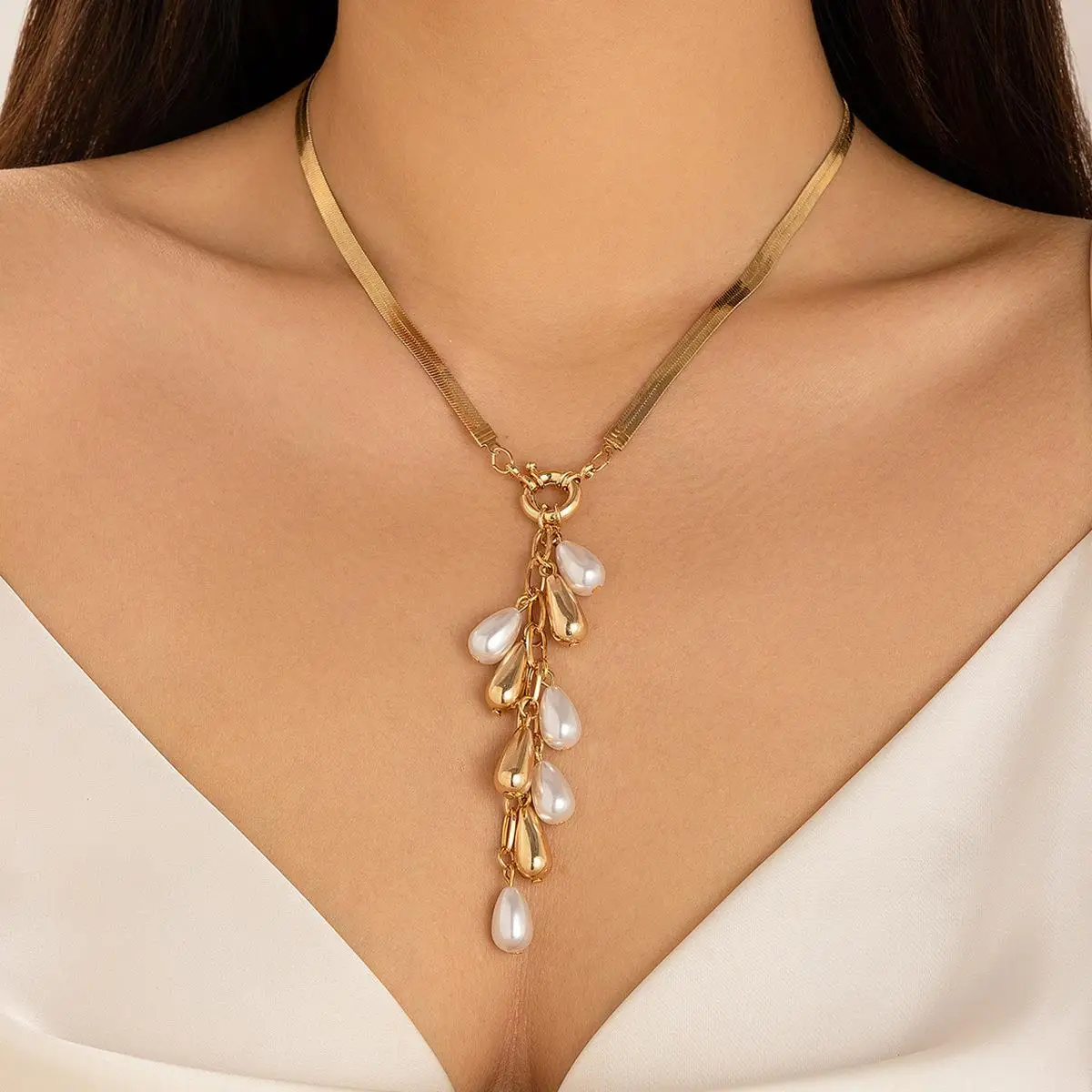 

Baroque Court Sle Pearl Tassel Nelace Flat Snake Bone Pendant Crossbody Snow Soft Jewelry Accory for Men Autumn Wear