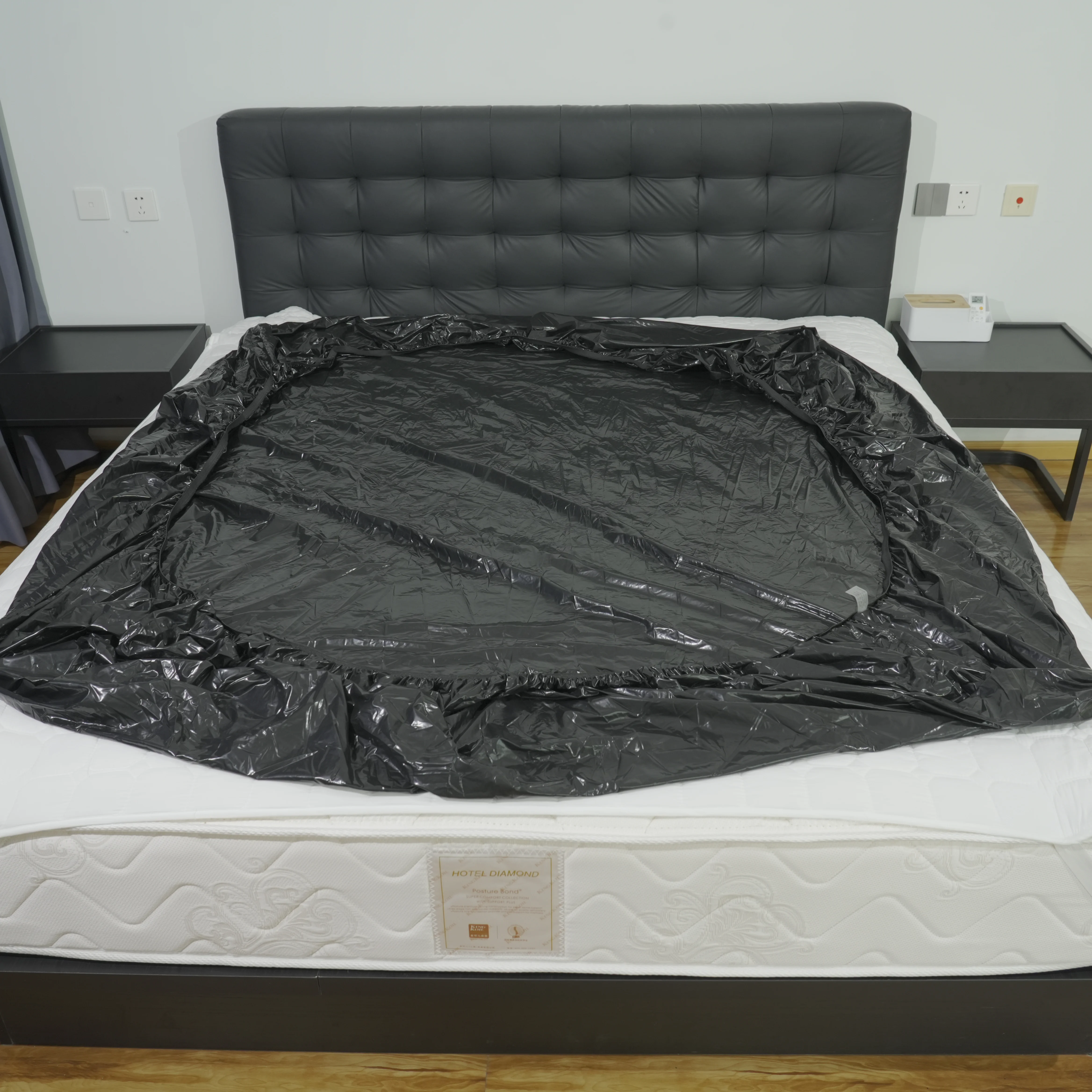 1pcs PVC Waterproof Mattress Protection Sheet, Soft and Skin-Friendly, Deep Pockets Adjustable, Suitable for Hotels and Bedrooms