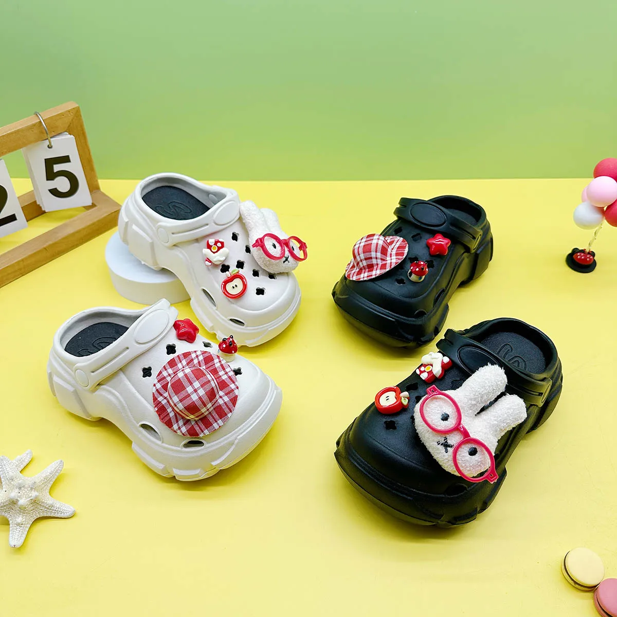 

Fashionable and Versatile Red Hat Glasses Rabbit Clogs Soft-Soled Non-Slip Closed-Toe Sandals for Boys and Girls Parent-Child Slippers 606