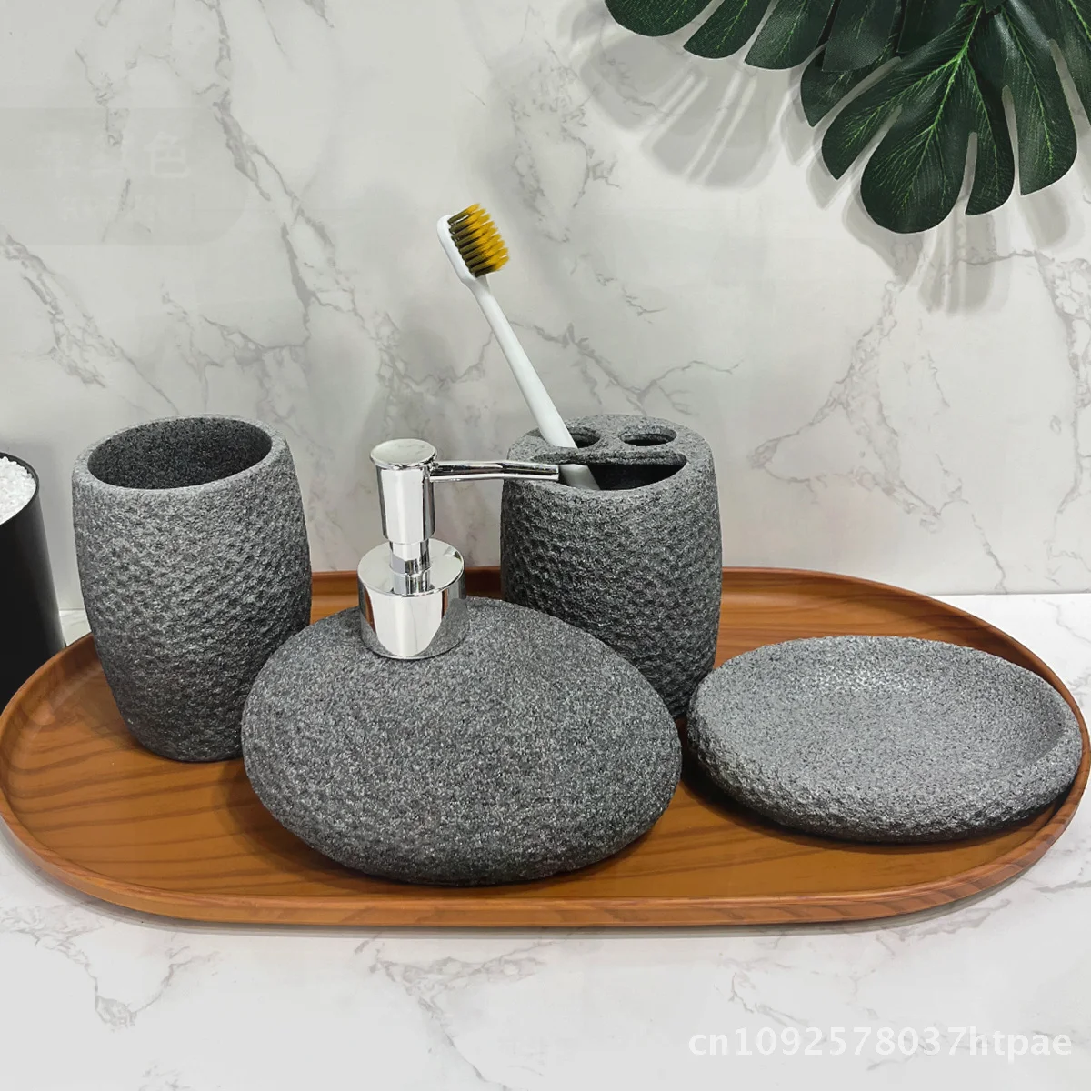 

European-Style Resin Bathroom Kit - Four-Piece Sand & Gravel Wash Set Home Toilet Lotion Bottle Suite for Bathroom Decor