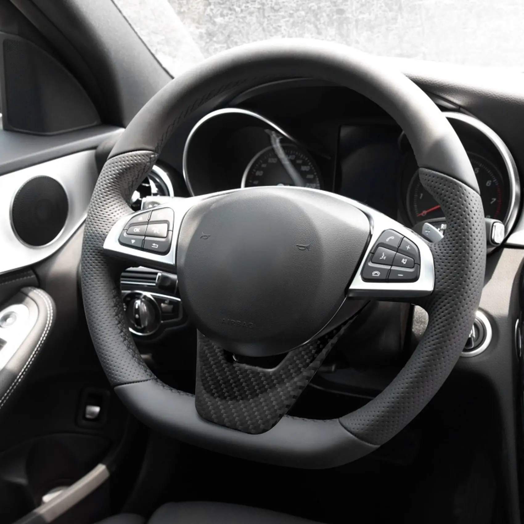 Внутренняя наклейка из углеродного волокна, наклейка с эмблемой на руле, подходит для Mercedes C-Class W204 W205