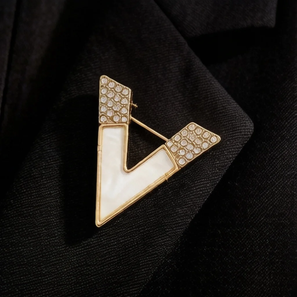 Trend 26 High-End Anti-Exposure Brooch, Date Collar Pin, Suit Lapel Pin, Clothing Embellishment, Light Luxury Waterproof Brooch, Scarf Clip, Commuter Badge Brooch, Decorative Pin, Pin, Metal Lapel Pin, Decorative Buckle, Anti-Exposure Accessory, Couple's Hidden Button, Versatile