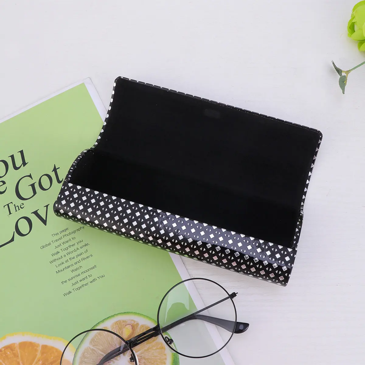 

Чехол для очков, черный, с ромбовидным дизайном, жесткий защитный футляр для солнцезащитных очков для мужчин и женщин, небольшой портативный контейнер для хранения очков