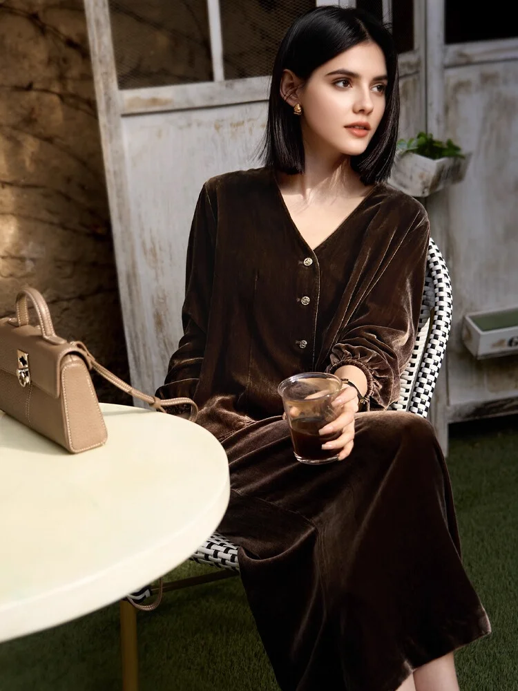 SuyaDream, camisas de terciopelo de seda para mujer, blusas elegantes con cuello en V, faldas largas de terciopelo, top primavera otoño 2026, marrón, negro