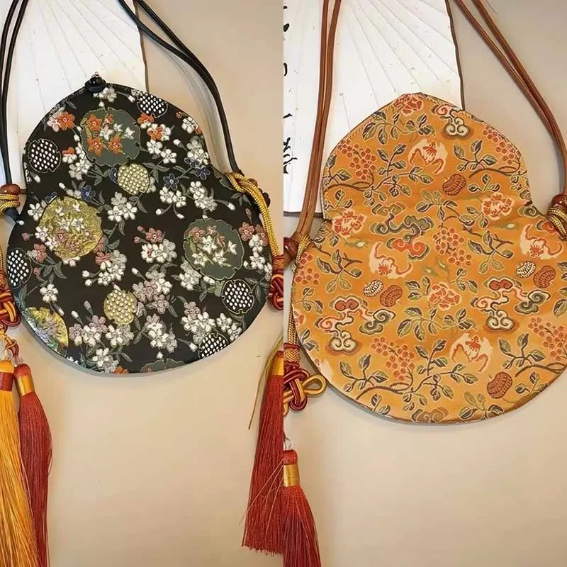 

Chinese Gourd Shaped Brocade Crossbody Bag Floral Pattern Hanfu Accessory Tassel Pendant Ethnic Small Purse