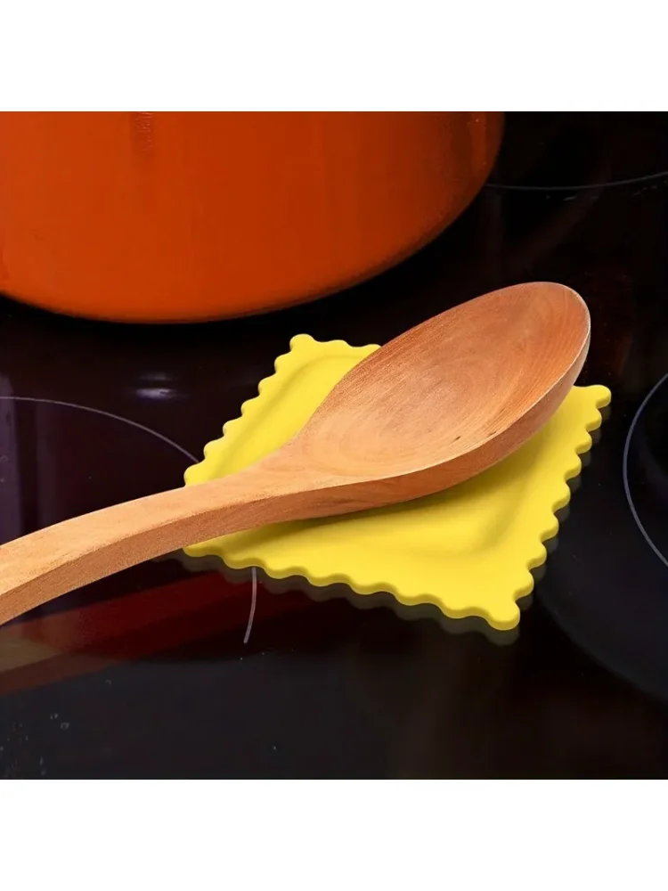 1pc Cartoon Biscuit-Shaped Soup Spoon Rest - Heat Insulating and Anti-Scalding  Mat for Kitchen Gadgets for Restaurant Kitchen