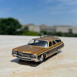 Diecast Original 1:64 Scale Station Wagon Classic Car Simulation Alloy Car Model Static Display Collectible Gift Decoration Toy