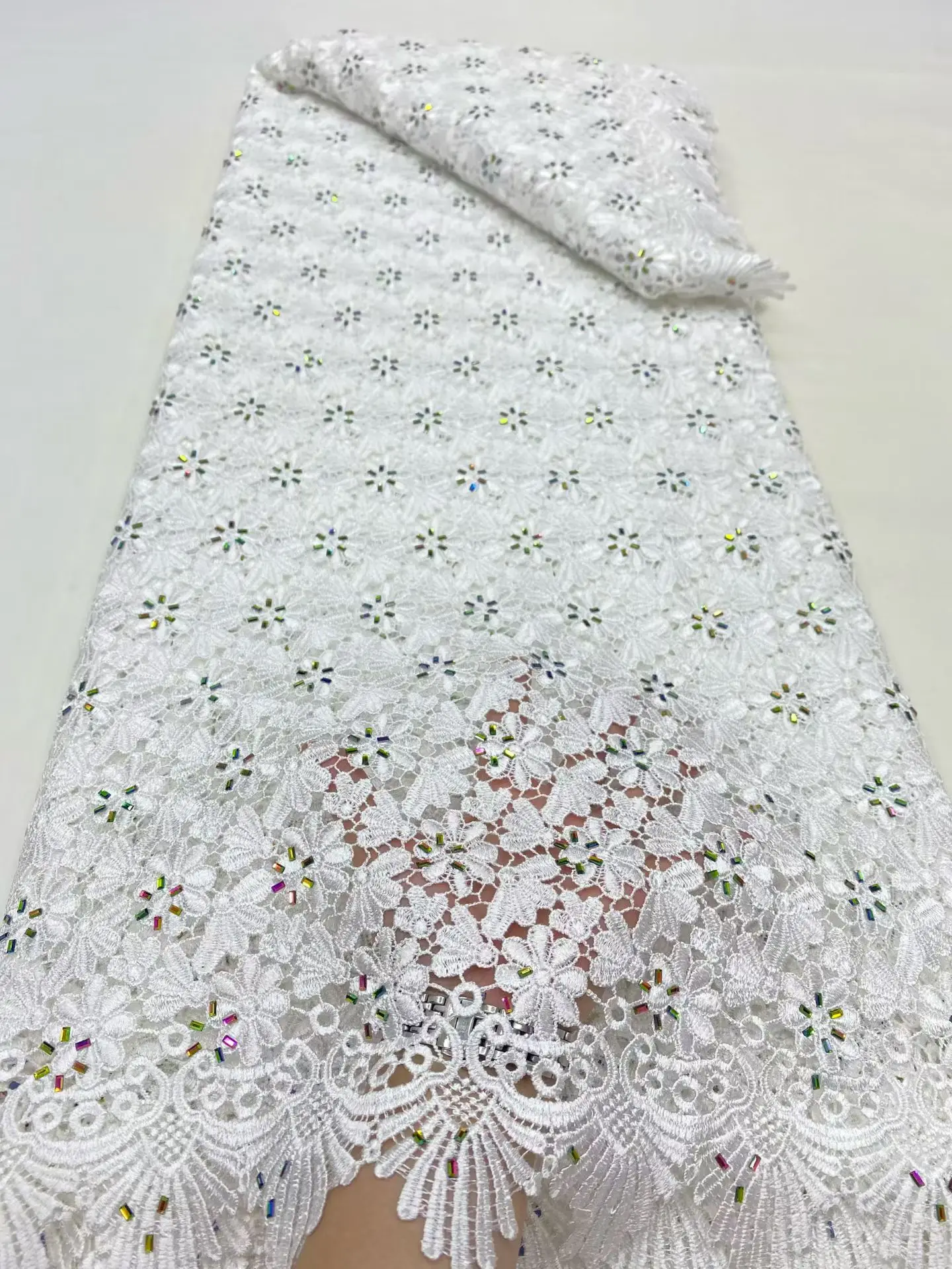 

Новинка 2025 года, высокое качество, африканская нигерийская ткань с тюлем, гипюровая кружевная ткань, платья с вышивкой, блестки, 5 ярдов DP0459