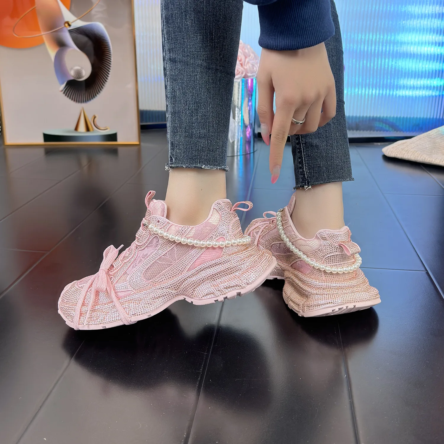 2024 New Pink High End Crystal Diamond Mesh Sneakers Shoes for Women Breathable Thick Soled Fashion Jogging Sports Shoes Girls