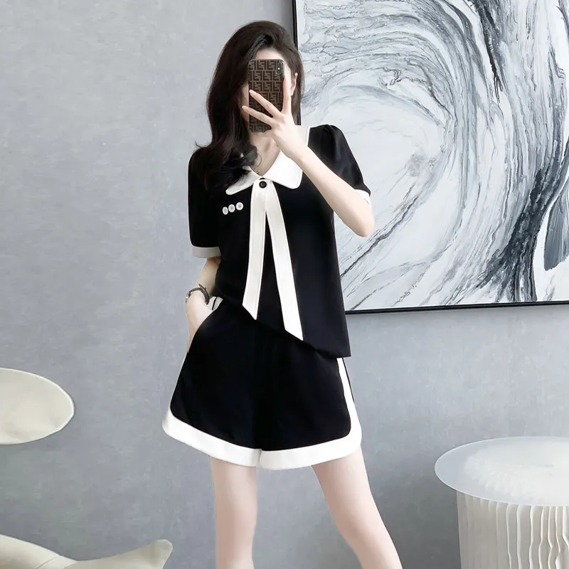 

Short Sleeved Casual Fashion Set for Women's Spring and Summer Temperament High-end Sports Shorts Two-piece Set