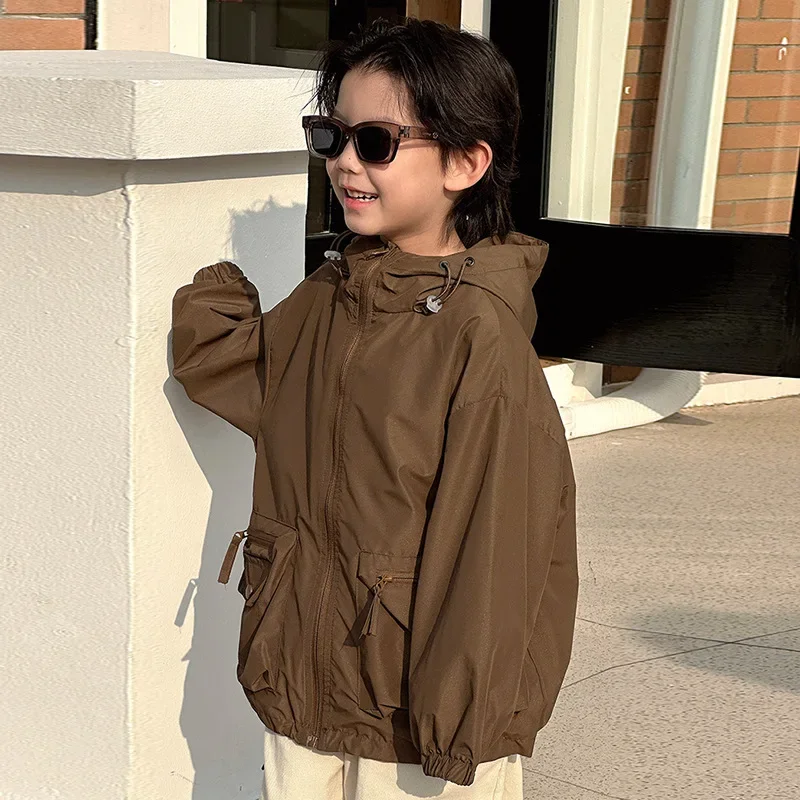 Abbigliamento per bambini cappotto per ragazzi giacca primaverile e autunnale nuovo 2024 cerniera con cappuccio alla moda bella camicia di colore