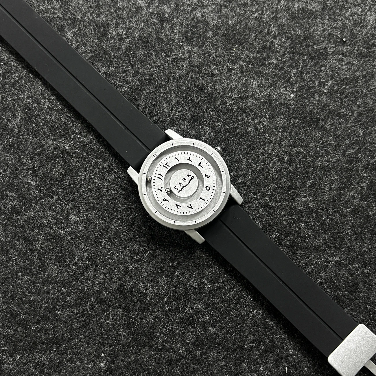 Advanced Men's Quartz Watch Stainless Steel Arabic Numerals Magnetic Beads Customized Scale Markings Without Mirror Surface