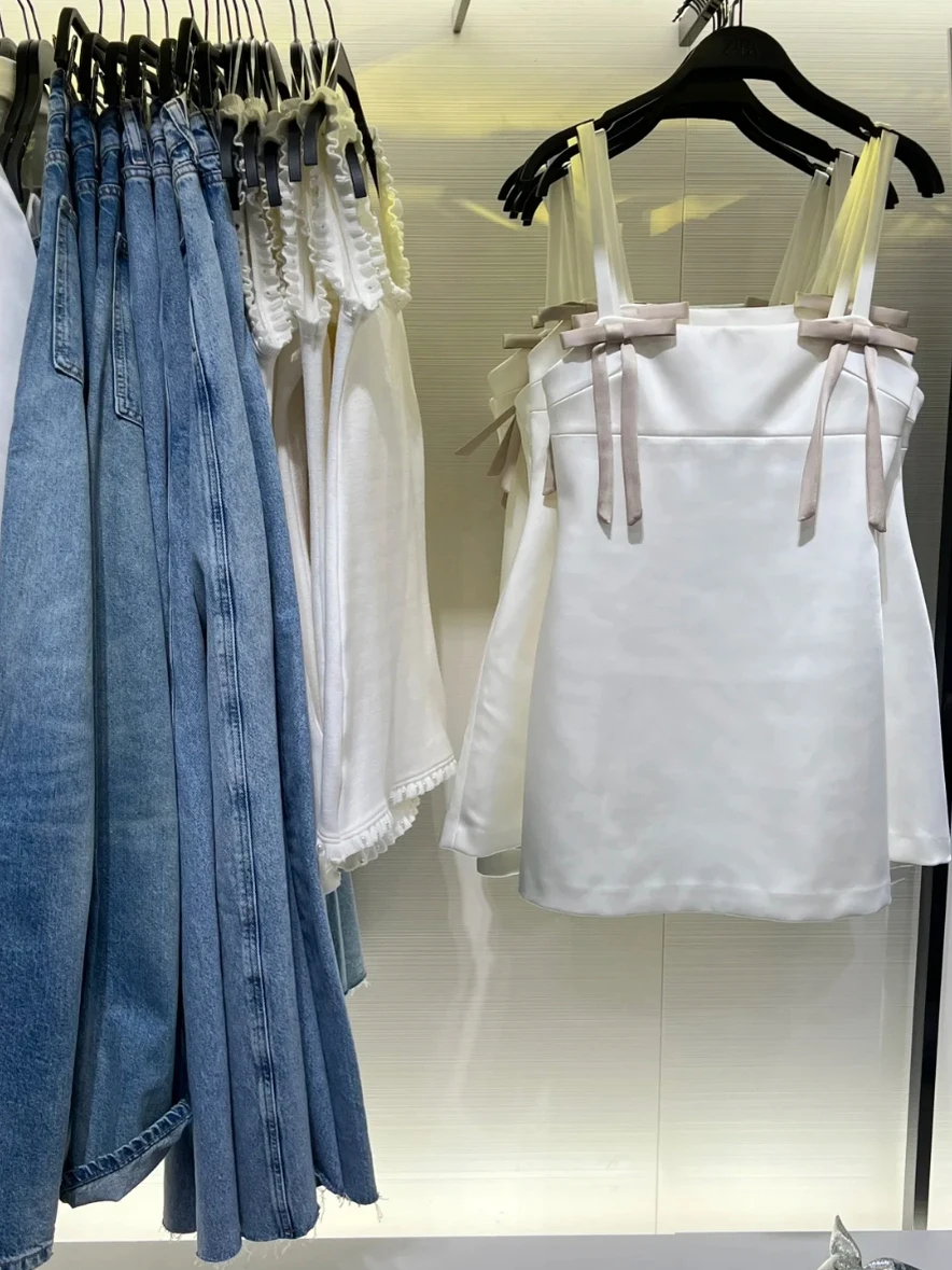 เสื้อสายเดี่ยวผ้าไหมซาตินแต่งปมสำหรับฤดูร้อน เอวกลาง ผ้าถัก ไม่มีแขน