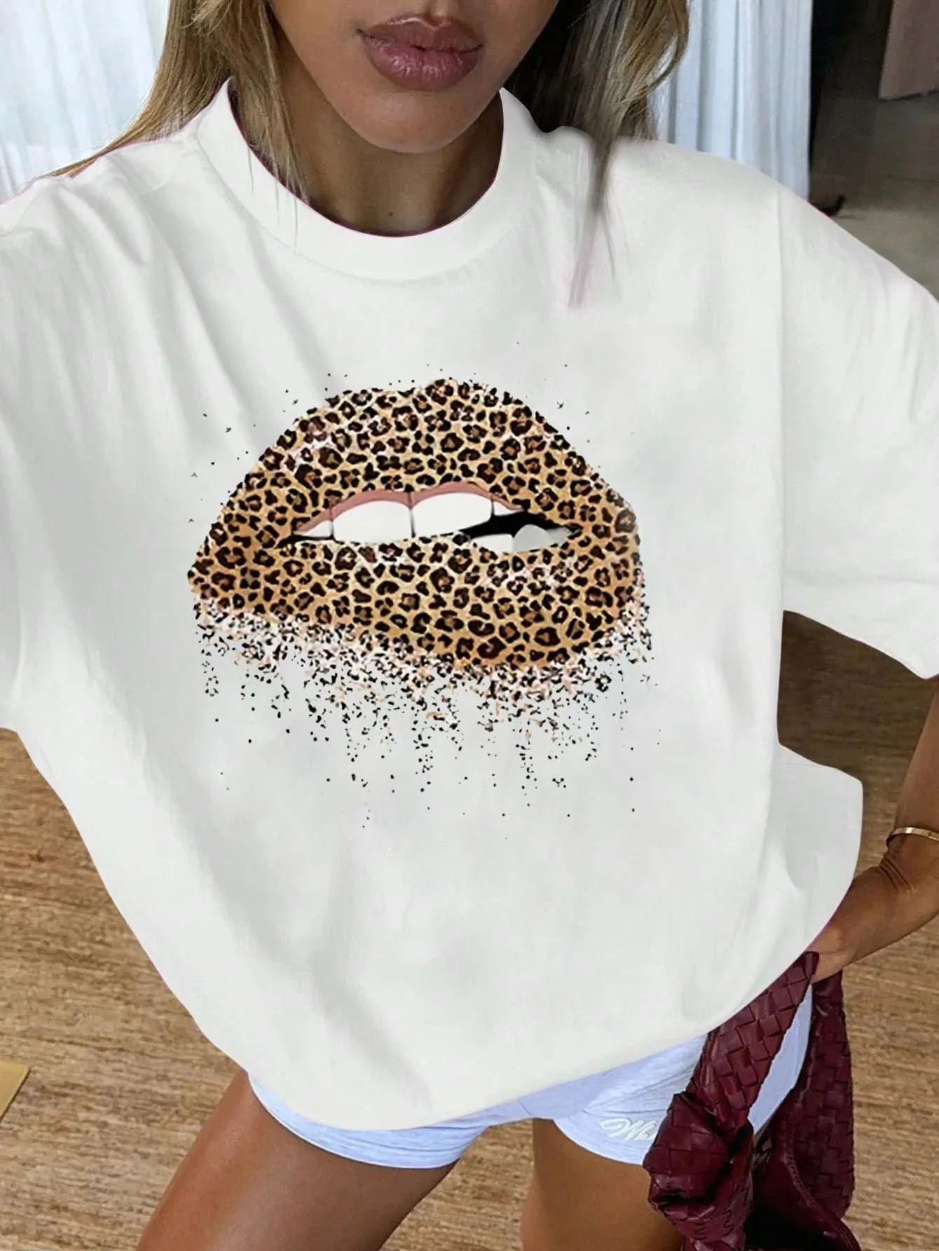

Модный шикарный повседневный топ больших размеров с леопардовым принтом и рисунком губ