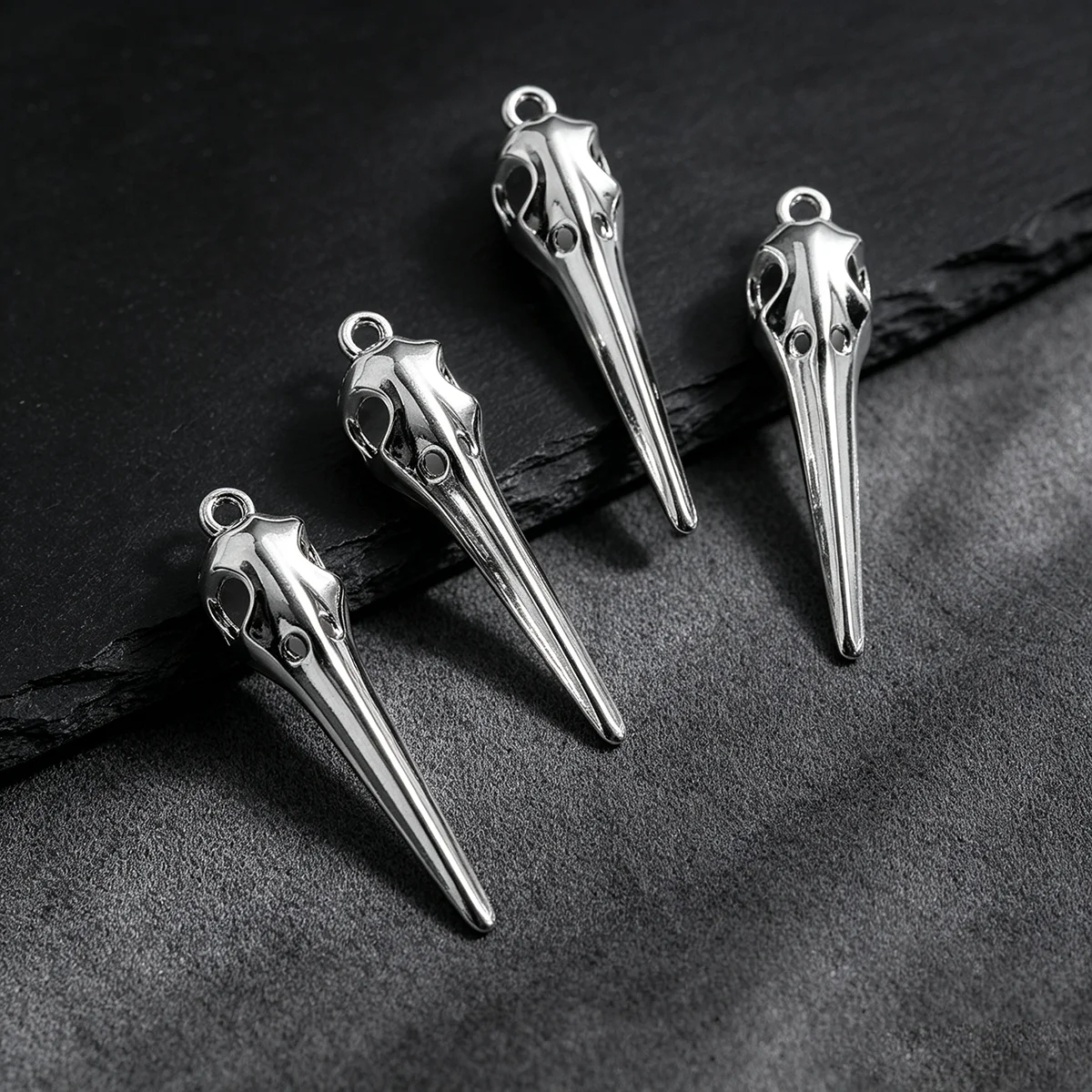 8 Hollow-Out Long-Beaked Bird Skull Pendants, Handmade Small Accessories with a Glossy, Simple Design, Suitable for DIY Bracelets, Necklaces, and Earrings, and as Decorative Accessories for Handmade Beading
