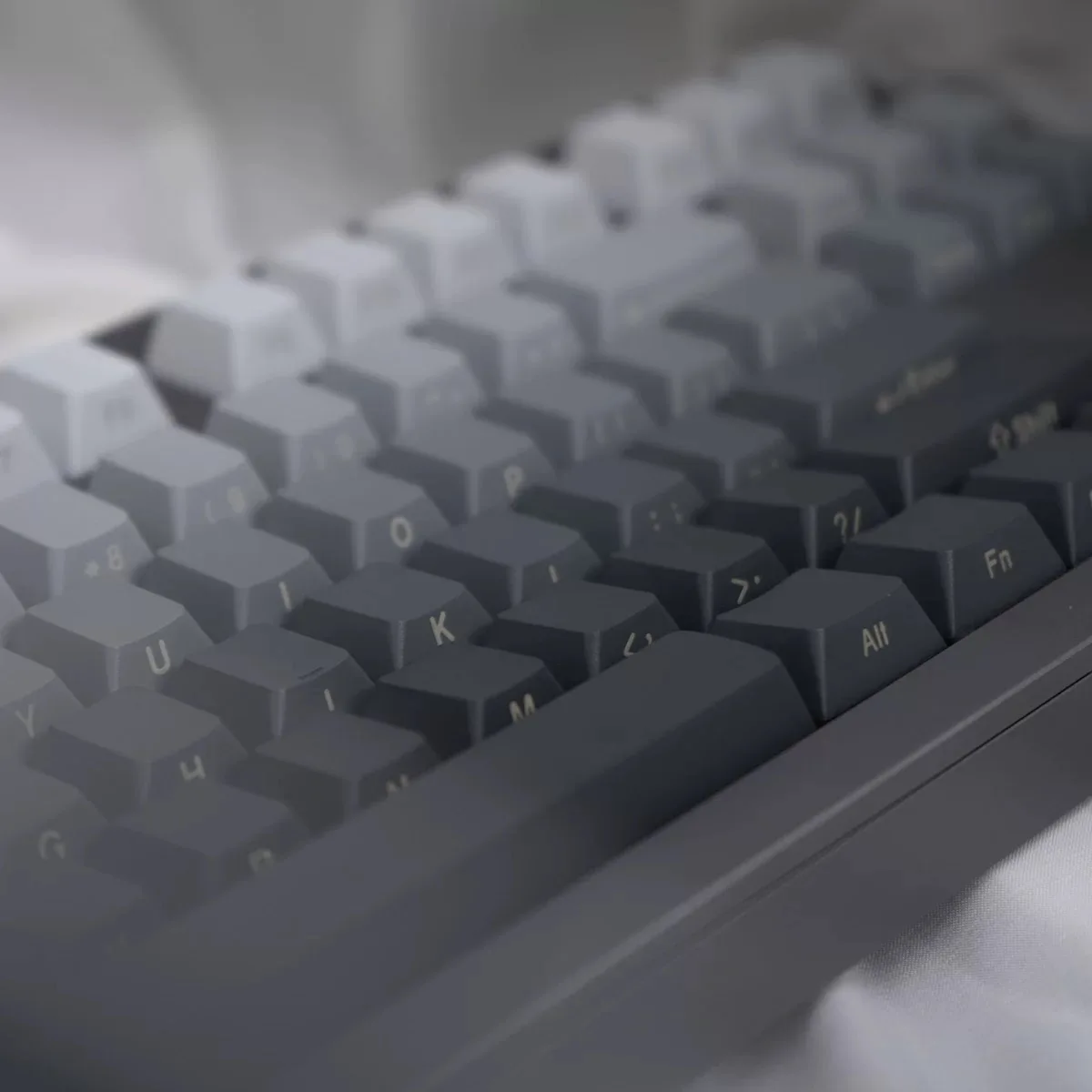 PBT Keycaps Side-Engraved Translucent Micro-Brushed Dip-Dyed Six-Color Gradient Personalized Mechanical Keyboards Crosshairs