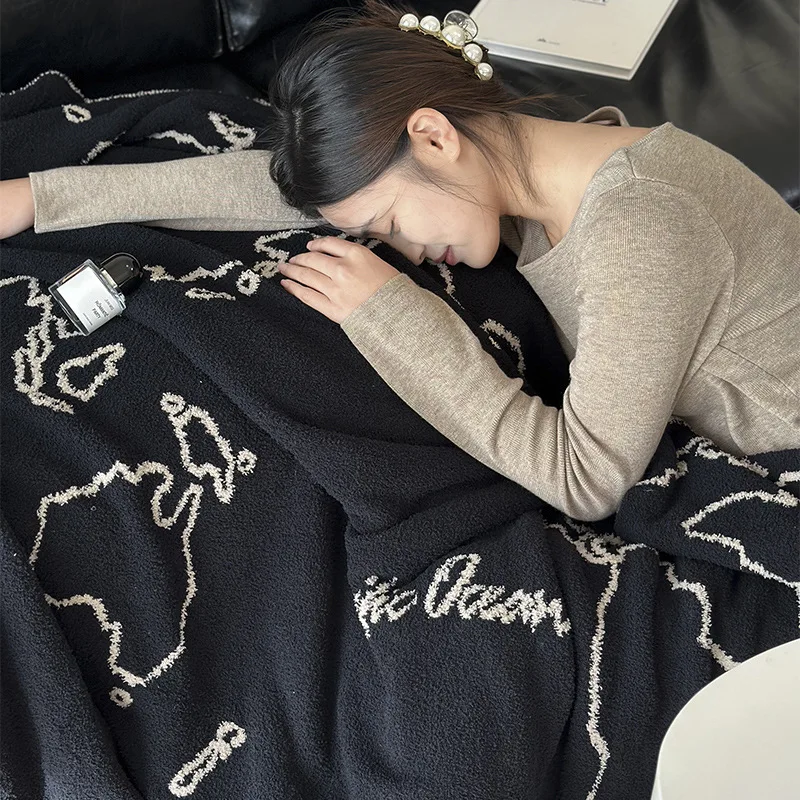 بطانية رمي متماسكة فاخرة - بطانية تكييف هواء خفيفة الوزن للأريكة والمكتب، غطاء منسوج إسكندنافي، بطانية منشفة ناعمة للقيلولة