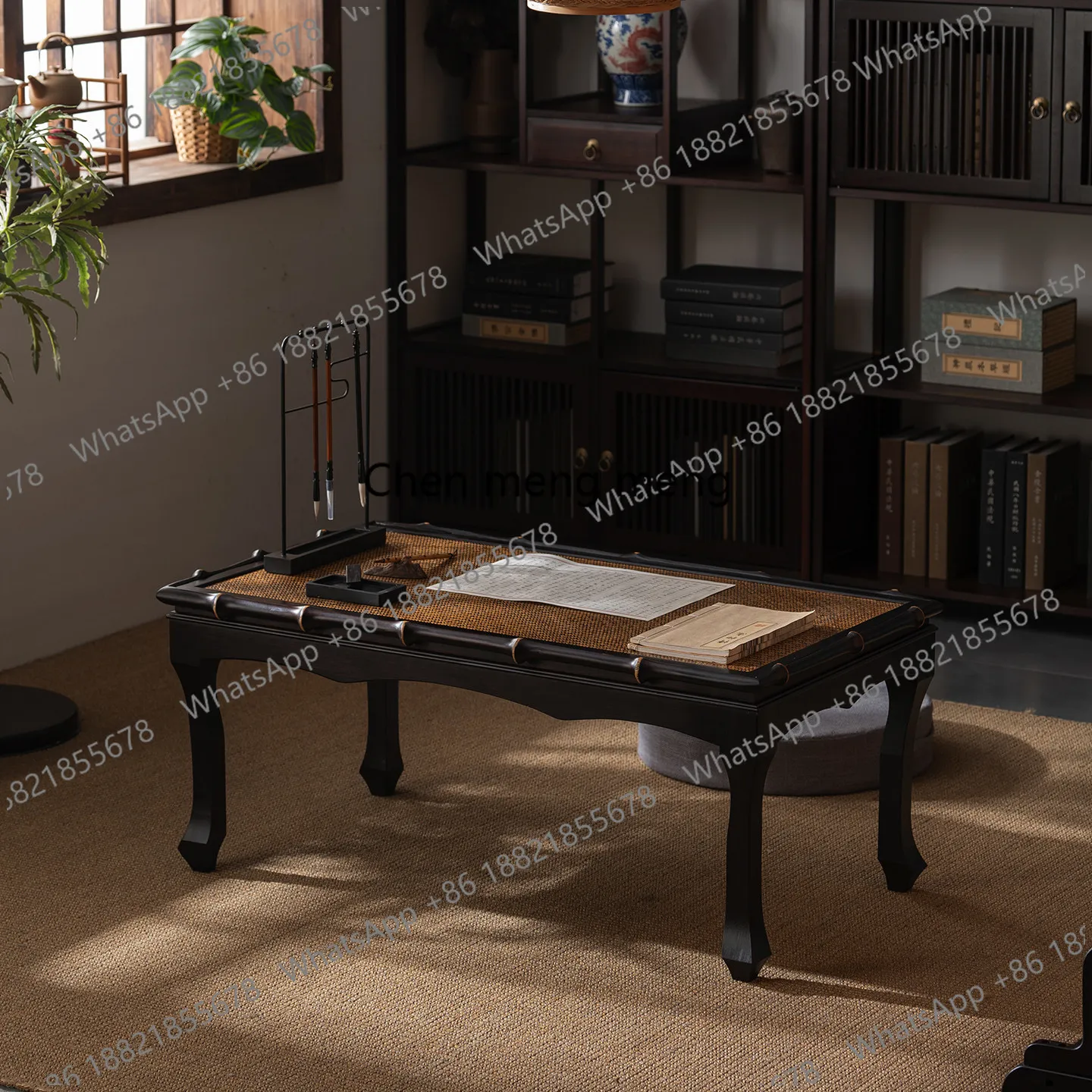 The atmosphere of the study is arranged with a new Chinese-style bamboo calligraphy table, a coffee table on the floor,