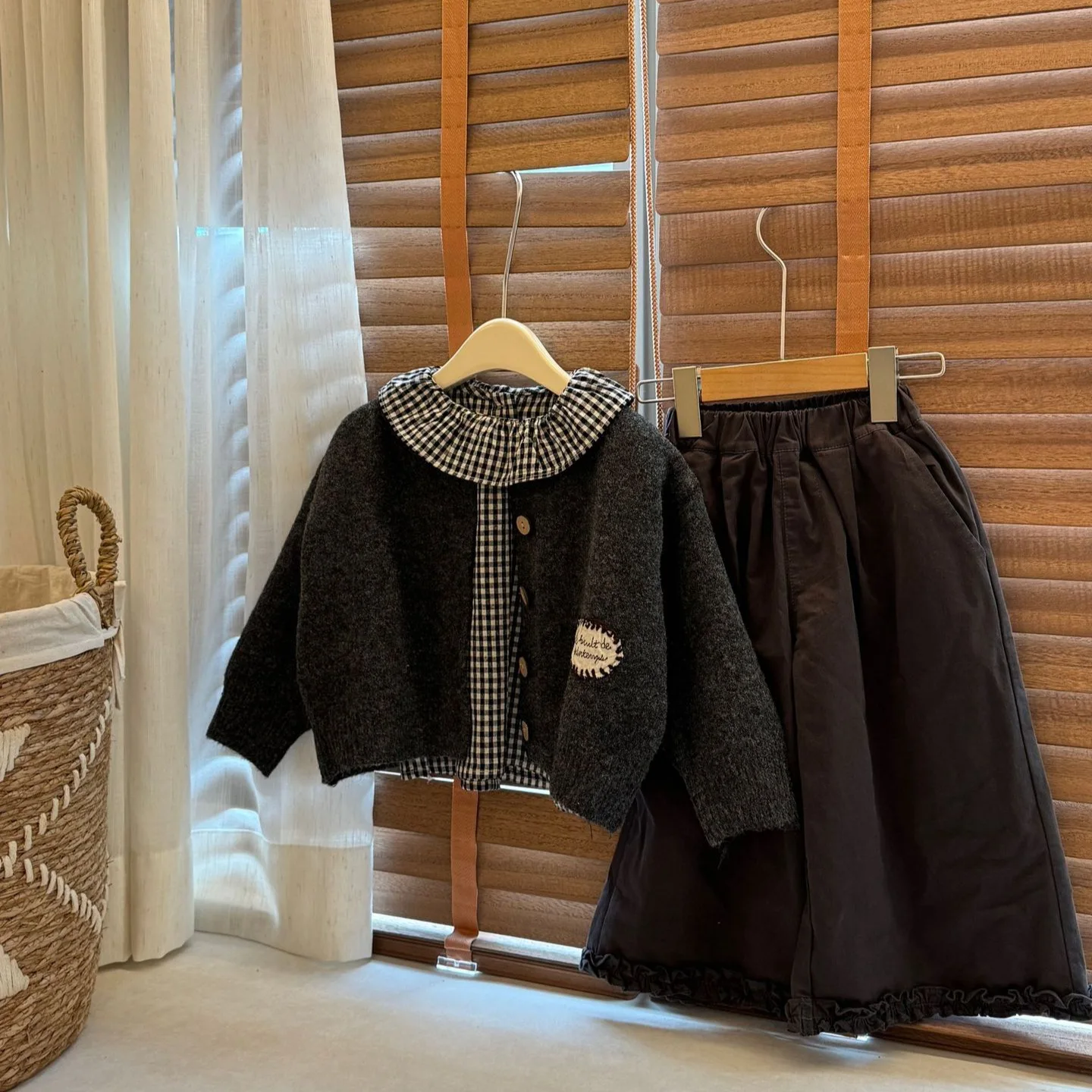 2025 Girls' Autumn Dress Sweater Western Korean Knitted Cardigan Women's Treasure Long Sleeve Shirt Children's Clothing Top